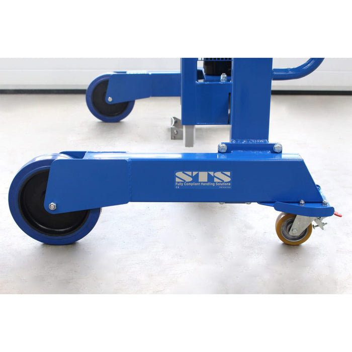 Detalle de las ruedas traseras y delanteras del estibador