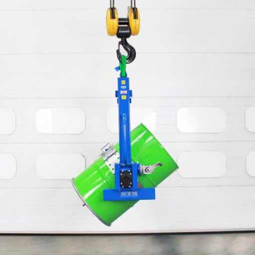 Vista lateral del volteador de tambores para diferencial con banda universal, sujetando tambor verde